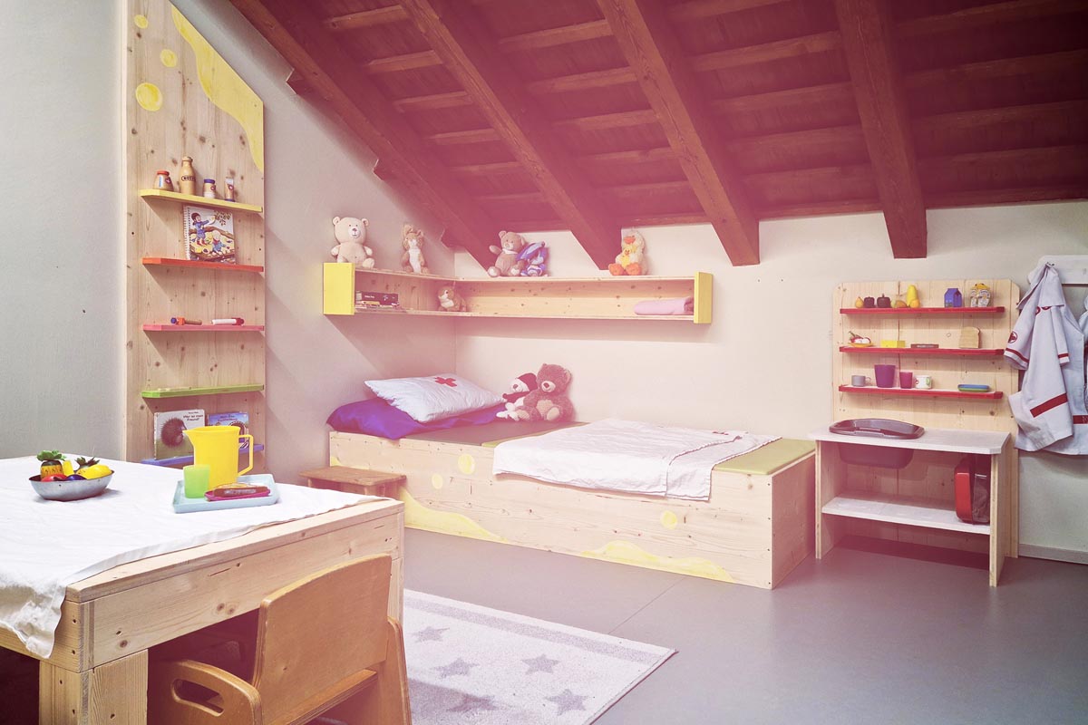 Kita famur - KSGR Zimmer Ein Foto der Innenansicht des Kantonsspital-Erlebnisraums der Kita famur.